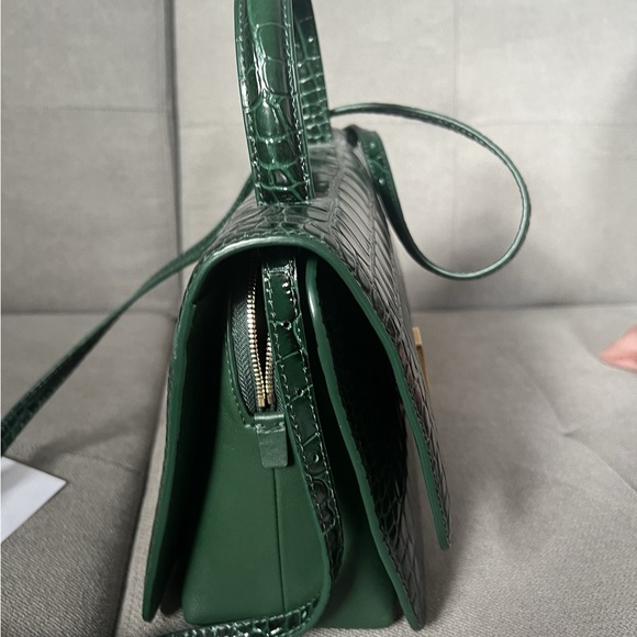 Balenciaga Crocodile-Embossed Leather Crossbody Bag - Green  Balenciaga Green Embossed Crocodile Leather B Crossbody Bag